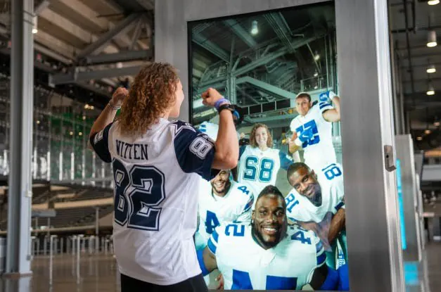 Totem de Realidade Aumentada. Selfie com celebridades - Tire Foto com seu Ídolo e receba em seu email